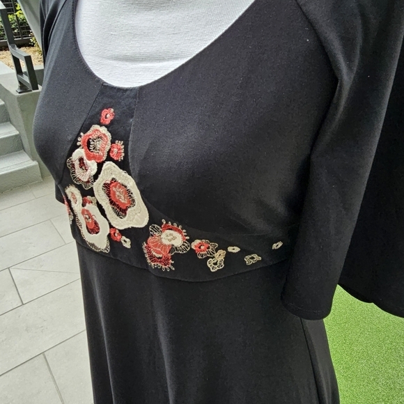 Nine West ✦ Silk Embroidered Floral Appliqué Dress ✦ Black ✦ Fitted Short Sleeve - Picture 7 of 17